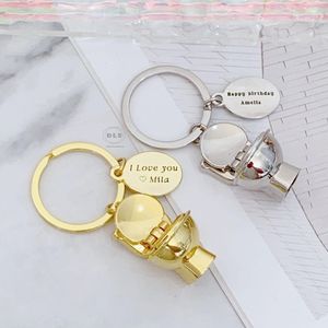 Llavero con Forma de Ballena con Cuero, Bonito Colgante de Latón con Detalle de Flor, Llavero Inspirador, Accesorio Único para Llaves, Regalo Original - Product Image 3