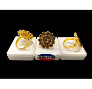 Elegante anillo chapado en oro y plata con incrustaciones de diamantes americanos brillantes, joyería perfecta para mujeres con estilo - Product Image 1