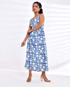 Robe longue à fleurs bleues écologiques Col licou en coton doux et détail de cravate Service OEM lavable disponible - Product Image 2