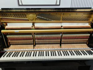 Piano droit KAWAI US5X fabriqué au Japon, noir, son puissant, longue tenue, mécanisme à marteaux robuste importé. - Product Image 5