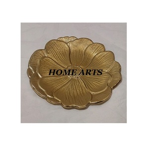 Plateau de service en aluminium couleur or, design attrayant, pour chocolats et en-cas, pour la maison et les restaurants. - Product Image 5