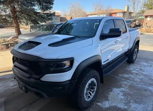 NUEVO MODELO 2022 DODGE RAM 1500 4V8 AUTOMÁTICO 4X4 MOTOR DIÉSEL ASIENTOS DE CUERO ENVÍO GRATUITO - Product Image 2