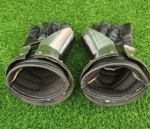 Guanteletes de dedo de acero medieval Shubham | Guantes de armadura funcionales para recreación - Product Image 2