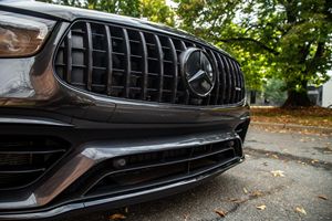 เมอร์เซเดส-เบนซ์ จีแอลซี 63 เอส คูเป้ ปี 2020 เครื่องยนต์วี8 ทวินเทอร์โบ ขับเคลื่อนล้อหลัง ระบบกันสะเทือนแบบถุงลม ระบบไฟฟ้า น้ำมันเบนซิน เกียร์อัตโนมัติ >8 ลิตร ล้อแม็ก R20 ไฟหน้าซ้าย ระบบควบคุมความเร็วอัตโนมัติ - Product Image 3