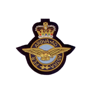 Badge brodé à la main en or, luxe, sur mesure, dernière collection 2025, 100% fait main, taille sur mesure, style à coudre - Product Image 3