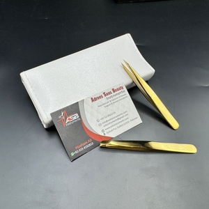 Pince à épiler professionnelle à pointe inclinée plaquée or avec logo personnalisé en acier inoxydable avec ciseaux à ressort et étui blanc - Product Image 5