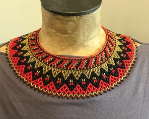 Collier et boucles d'oreilles de bijoux de mode pour dames en perles longues faites à la main en fil de rocaille en résine vintage pour usage quotidien et de fête - Product Image 5