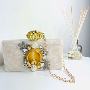 Elegante bolso de mano de resina hecho a mano con perla y correa de cadena de la India para bodas nupciales y fiestas nocturnas - Product Image 1