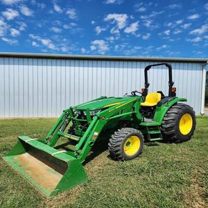 Tractor original usado John deeeree 4052M Farm 4x4 en excelentes condiciones con motor potente para una agricultura confiable - Product Image 6