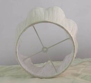 Abat-jour en tissu de lin blanc personnalisé Couverture de lumière intérieure rayée au design moderne pour chevet Bord décoratif à volants Coton tendance - Product Image 3