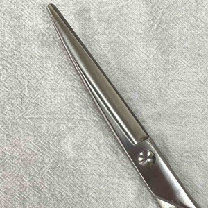 ชุดกรรไกรตัดผมสแตนเลส6นิ้วสำหรับมืออาชีพชุดกรรไกรช่างตัดผมออกแบบโลโก้ได้ตามต้องการ - Product Image 3