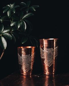 Vaso de cobre para almacenar agua con propiedades naturales para mejorar la hidratación y la digestión - Product Image 4