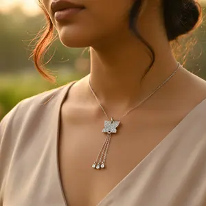 Collar con Colgante de Plata de Ley 925 con Circonita Cúbica en Forma de Flor - Product Image 2