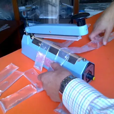 Mesin Sealer Cairan dan Refrshmens Dalam Gulungan Lengan Plastik Bgas Mudah Dioperasikan
