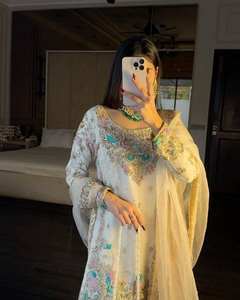 TRAJE PAKISTANI DE GEORGETTE DE COLOR BLANCO READYMADE TOTALMENTE COSTADO CON LENTEJUELAS BORDADO TRABAJO DISEÑADOR FUNCIÓN DE BODA DESGASTE DE FIESTA - Product Image 3