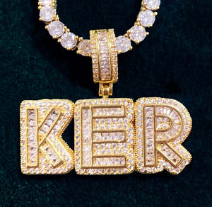 Colgante de Moissanita Personalizado con Nombre KER, Estilo Iced Out de Lujo, con Acabado en Oro y Cadena Tennis, Joyería Hip Hop Premium - Product Image 4