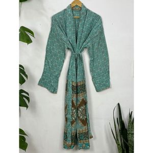 Robe en soie recyclée pour hommes, kimono luxueux vintage XL, élégance classique avec satin durable - Product Image 4