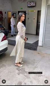 Ropa festiva Readymade Mujeres Ropa étnica Venta al por mayor Ropa de diseñador Algodón blanco Hermoso Cambric Bordado Top y pantalón - Product Image 3