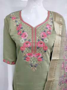 Ropa de moda étnica de moda de diseñador moderno pantalón Kurti de seda pesada y Dupatta con bordado exportador de India - Product Image 3