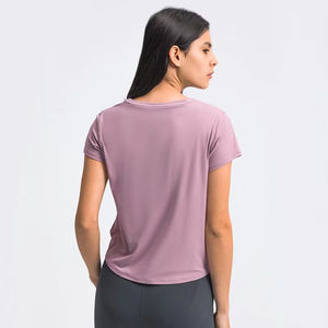 T-shirt de yoga unisexe respirant à col rond avec logo brodé, coupe classique, tissu doux pour l'entraînement estival et commandes OEM - Product Image 6