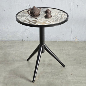Mesa de Centro Moderna Estilo Farmhouse con Tapa de Vidrio y Patas de Hierro para Sala de Estar - Product Image 3