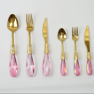 Couverts élégants à poignée en résine de style moderne rose et blanc avec couverts à tête argentée pour les maisons, les restaurants et les fêtes - Product Image 1