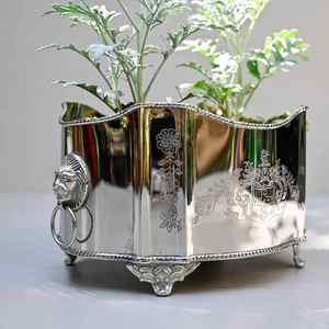 Ensemble de jardinière en fer enduit de poudre noire faite à la main avec support, parfait pour les pots de fleurs décoratifs élégants pour la maison et l'affichage de plantes vertes - Product Image 4