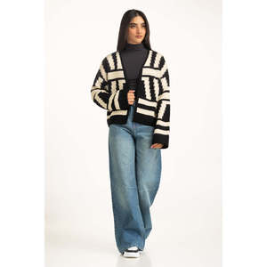 เสื้อสเวตเตอร์ลำลองทรงปกติสำหรับฤดูใบไม้ร่วง/ฤดูหนาว พร้อมโลโก้ด้านหน้า รุ่น WM-SWT-WS25-048A ตกแต่งด้วยลวดลาย - Product Image 2