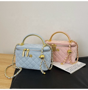 Nouveau <span class=keywords><strong>Sac</strong></span> à <span class=keywords><strong>Bandoulière</strong></span> Printemps 2026 <span class=keywords><strong>pour</strong></span> Filles, Design Fermeture Éclair, <span class=keywords><strong>Petit</strong></span> <span class=keywords><strong>Sac</strong></span> à Main Femme Fleur avec Chaîne et Gaufrage - Product Image 5