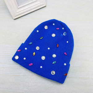 Bonnets d'hiver personnalisés de haute qualité pour hommes et femmes, bonnets en tricot avec logo, vente en gros, bonnets en acrylique colorés avec strass en cristal - Product Image 3