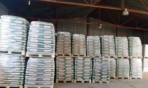 Granulés de bois premium en forme de bâtonnets, diamètre 6-8 mm, pour système de chauffage, certifiés ENplus, pin européen, valeur calorifique 4300 Kcal/kg - Product Image 2