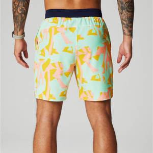 Pantalones cortos deportivos de poliéster con estampado por sublimación para hombre, pantalones cortos de lona atléticos para gimnasio, tamaño adulto, hechos en Pakistán - Product Image 2