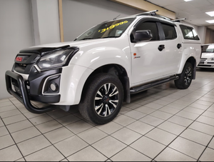 Auto Usado de Calidad a Precio Accesible, Isuzu KB 2-50 D-Teq HO X-Rider Doble Cabina 2018, Volante a la Derecha - Product Image 3