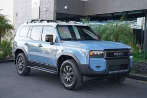 Limpio Usado 2024 T O Y O t a L a n d C R I s E R Primera Edición 4WD - Product Image 4