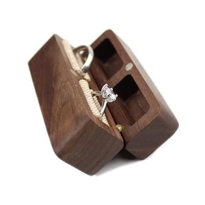 Boîte à bagues en papier recyclable Boîte à bagues de fiançailles en bois personnalisée avec gravure unique pour mariages Boîte à bagues en bois - Product Image 6