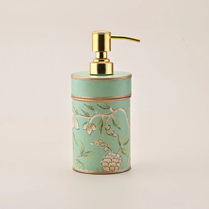 Distributeur de savon en métal poli au design tendance, accessoires de salle de bain lisses, pompe à savon, plateau, finition raffinée - Product Image 1