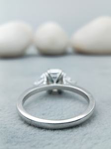 Bijoux fins 10K solide or jaune émeraude trois pierres diamant bague de fiançailles 2.5 CT blanc Moissanite ensemble de mariage bague - Product Image 3