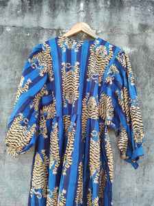 Vestido Midi Bohemio Kyra de Algodón con Estampado a Mano de Tigre Azul y Lazos, Vestido Informal para Mujer - Product Image 5