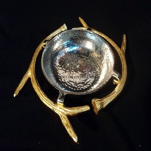 Finition couleur argent Texture martelée polie brillante Bol de service en métal de qualité supérieure avec poignées de feuilles plaquées or - Product Image 2