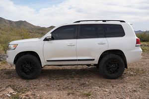 รถ SUV ระดับหรู ปี 2016 ขับเคลื่อน 4 ล้อ คุณภาพเยี่ยม สภาพดีเยี่ยม ใช้งานได้สมบูรณ์แบบ พร้อมข้อเสนอที่ดีที่สุด ตัวเลือกพรีเมียม พร้อมส่งออก - Product Image 5