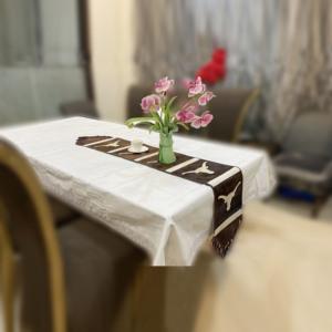 Chemin de table en cuir de vachette naturel personnalisable 72 "de long 12" de large patch en cuir de tête de taureau décoré de coton pour la maison - Product Image 1