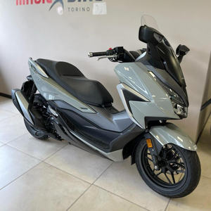 Pour scooter à essence Honda Forza 350 - Product Image 1