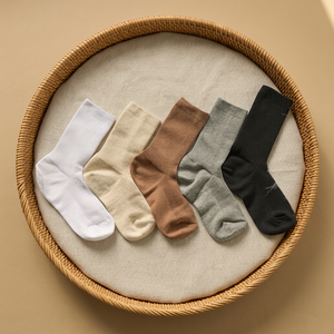 Chaussettes mi-mollet côtelées antidérapantes en tricot pour femmes, avec ajustement breveté à 90 degrés, vente en gros - Product Image 1