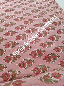 Tissu de coton pur écologique imprimé de blocs de main floraux indiens rose vert foncé pour les chemises des femmes des hommes rideaux auvent - Product Image 5