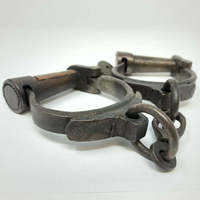 Menottes en fer antique Double-Lock Metal Armour Art & Collectible Plaqué Technique Vente en gros pour le thème de l'amour