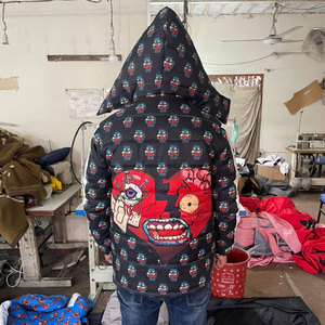 Chaqueta acolchada gruesa de invierno personalizada de alta calidad para hombre, cálida de peso pesado con cuello con capucha, diseño impreso - Product Image 3