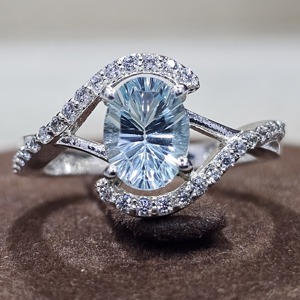 925แหวนพลอยบุษราคัมรูปไข่สีฟ้าทำด้วยมือแหวนเวอร์เมียร์คลาสสิกย้อนยุคทรงรี - Product Image 1