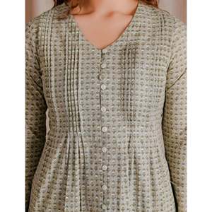 Camiseta de Mujer Estilo Coreano, 100% Algodón Tejido Transpirable, con Botones y Diseño de Puntos, Tallas XS XXS, Color Gris Verde, Top Corto de Algodón Butti - Product Image 2