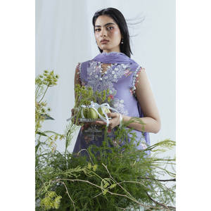 ชุดสูทผ้าลอนปักลาย 3 ชิ้นสำหรับผู้หญิง พร้อมผ้าคลุมไหล่ชีฟองแบบเก๋ไก๋ รุ่น FE-52042 - Product Image 5