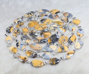 สร้อยคอสไตล์โบฮีเมียนสำหรับสาวๆ ทำมือ ชุบเงินโบราณ ประดับด้วยจี้หินมาลิกาโนสีเหลืองแบบฝังขอบ  จี้หินนำโชค - Product Image 4